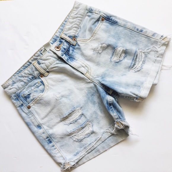 🍩Forever21 Acid Washed Distressed Denim Shorts - Picture 1 of 5